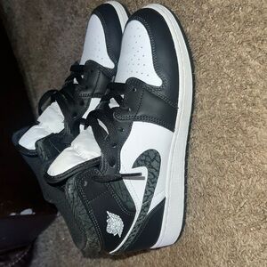 Air Jordan 1 Mid Se (Big Kid)